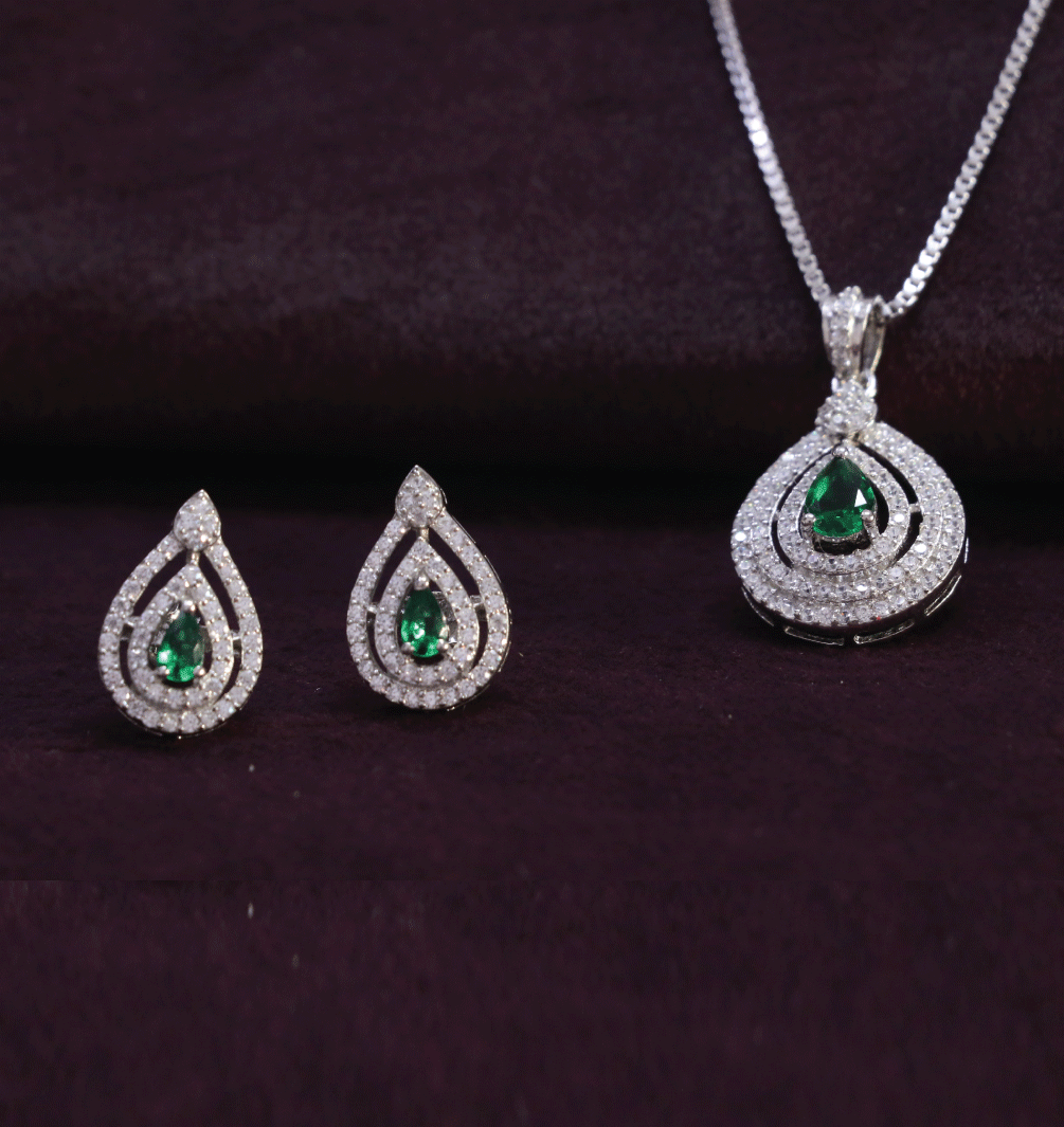 Teardrop Pendant Set – Green Gemstone Elegance